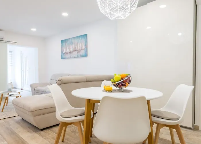 Tophill Deluxe Apartament *